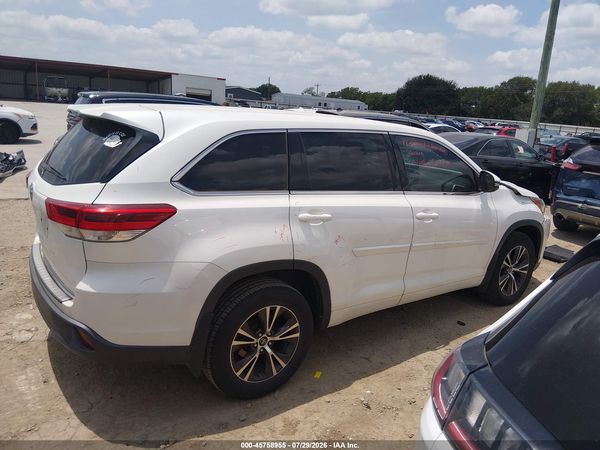 2018 TOYOTA HIGHLANDER LE