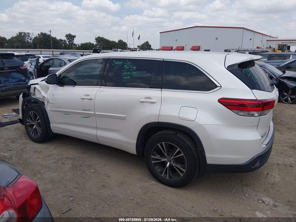 2018 TOYOTA HIGHLANDER LE