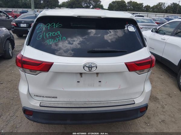 2018 TOYOTA HIGHLANDER LE