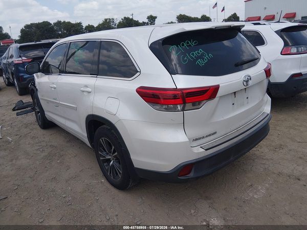 2018 TOYOTA HIGHLANDER LE