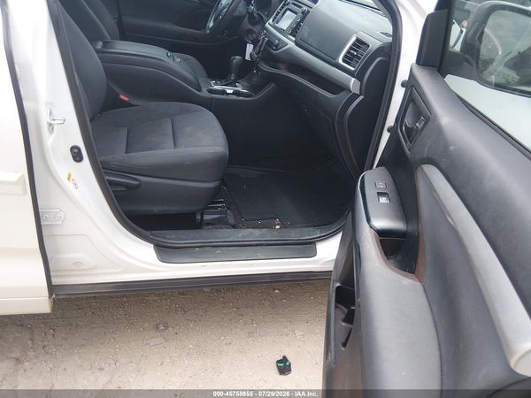 2018 TOYOTA HIGHLANDER LE