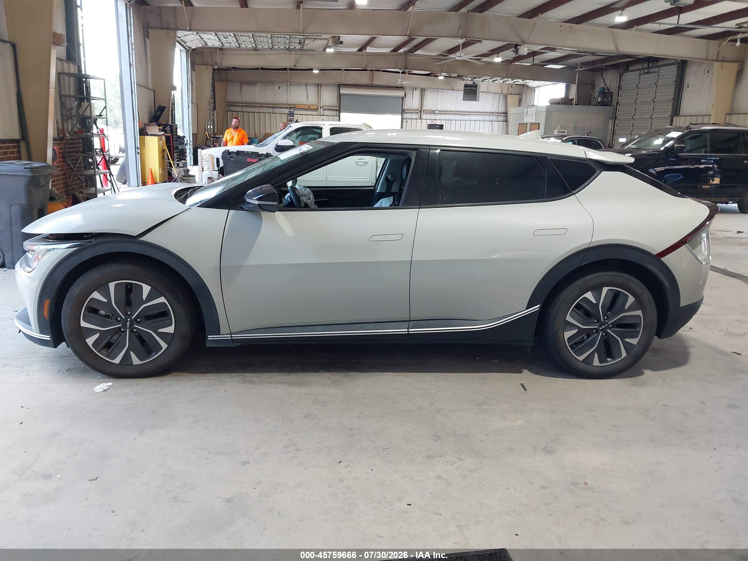 2024 KIA EV6 LIGHT LONG RANGE