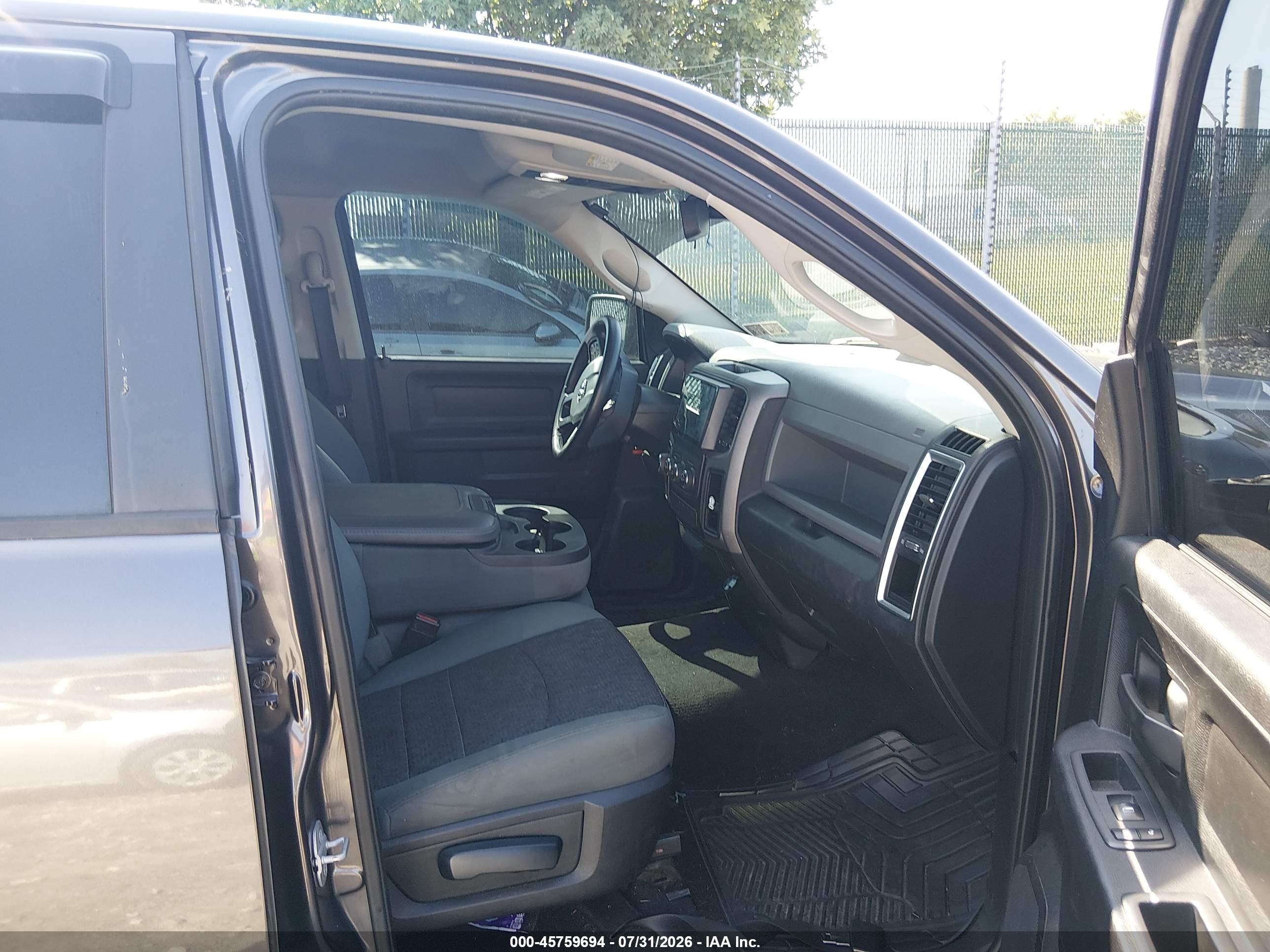 2016 RAM 1500 SLT