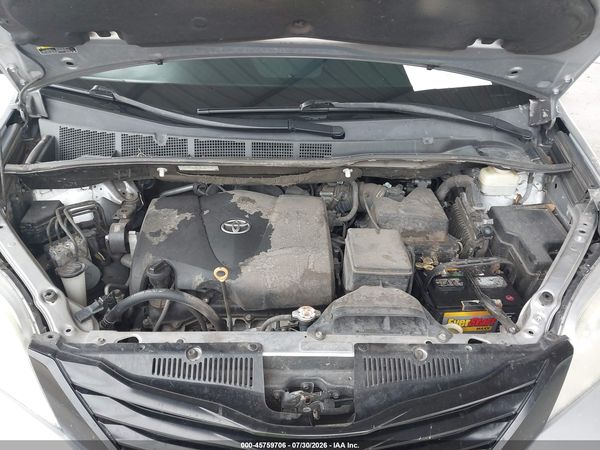 2017 TOYOTA SIENNA L 7 PASSENGER — I10