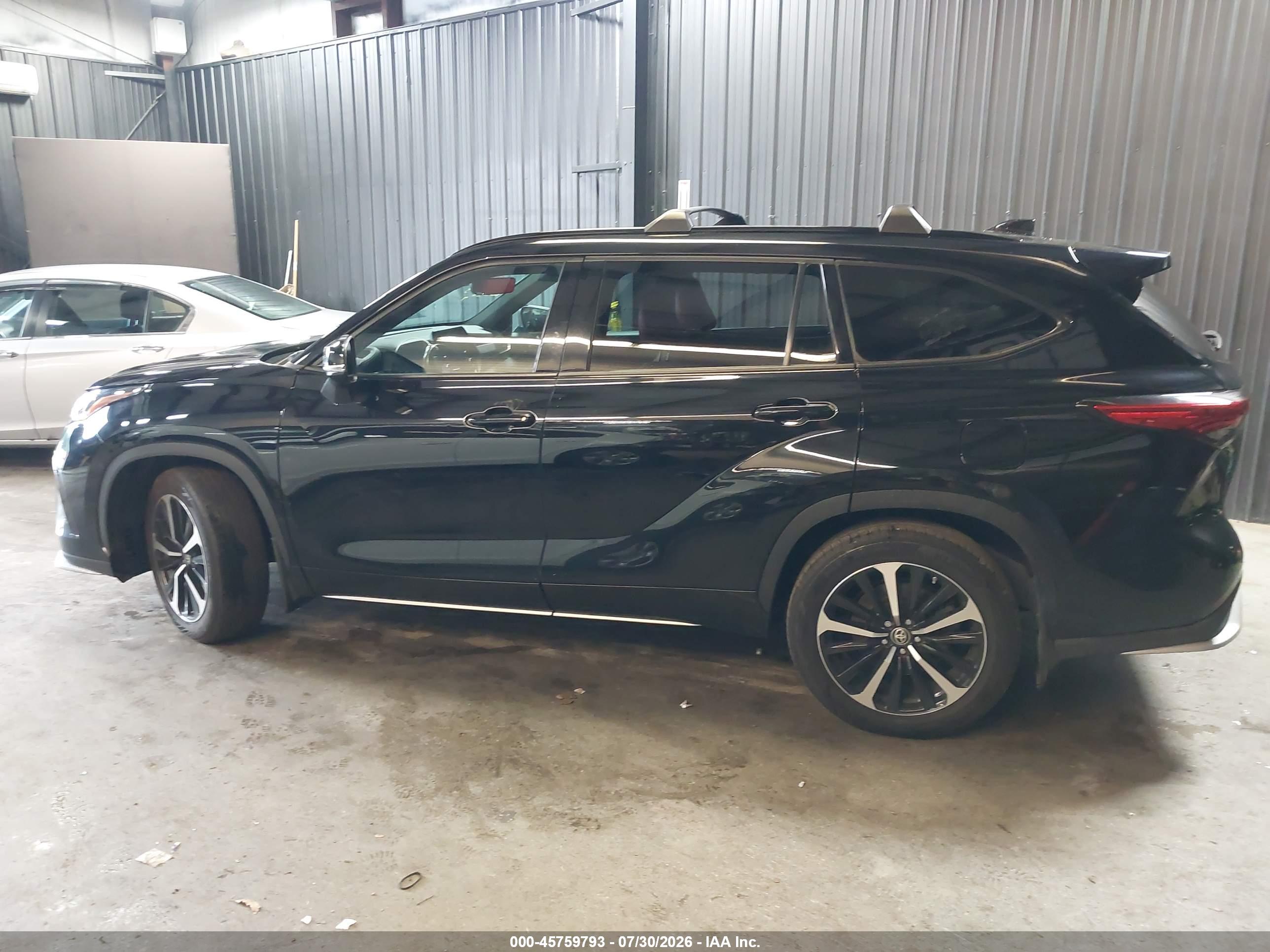 2022 TOYOTA HIGHLANDER XSE