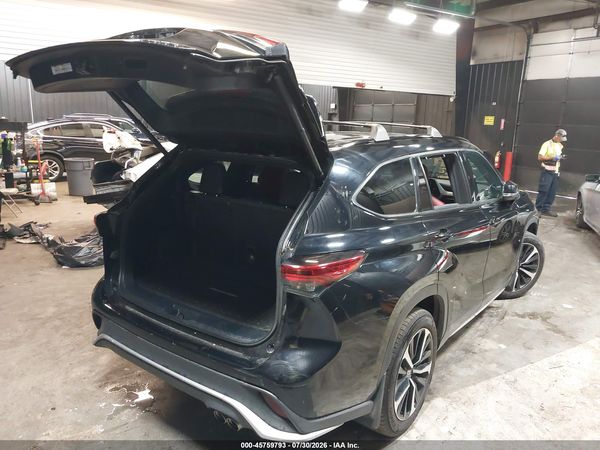 2022 TOYOTA HIGHLANDER XSE