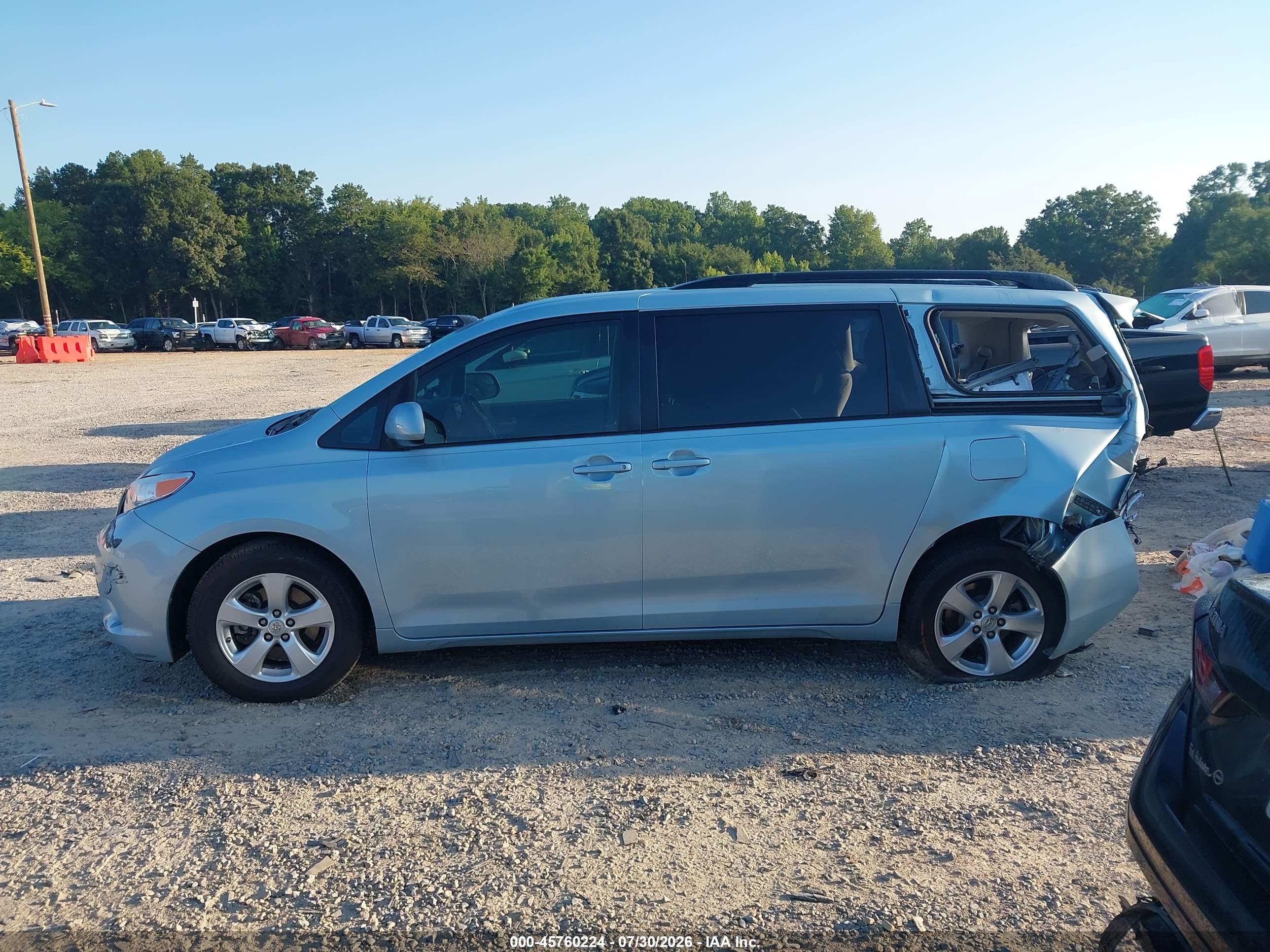 2016 TOYOTA SIENNA LE 8 PASSENGER