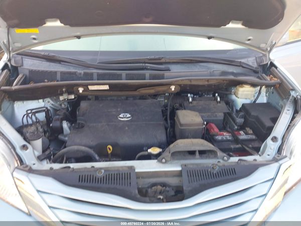 2016 TOYOTA SIENNA LE 8 PASSENGER