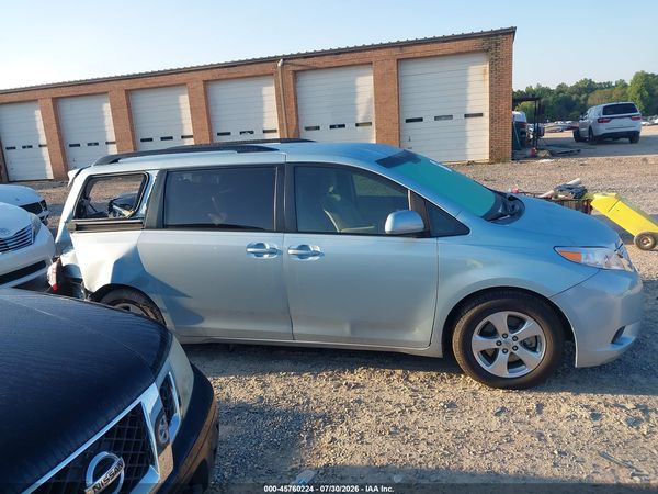 2016 TOYOTA SIENNA LE 8 PASSENGER