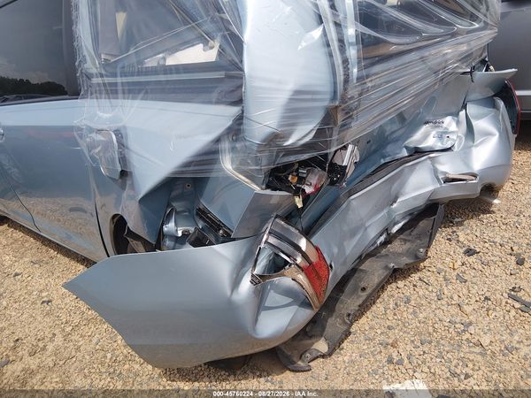 2016 TOYOTA SIENNA LE 8 PASSENGER