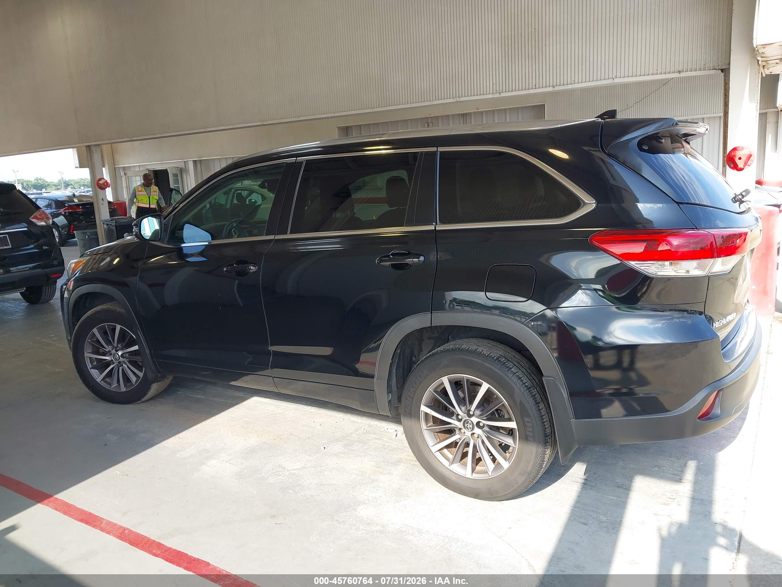 2018 TOYOTA HIGHLANDER XLE