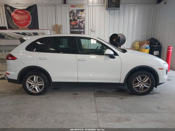 2016 PORSCHE CAYENNE
