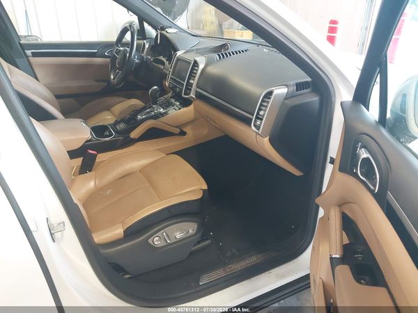 2016 PORSCHE CAYENNE