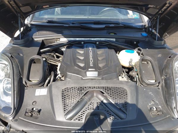 2016 PORSCHE MACAN S — I10