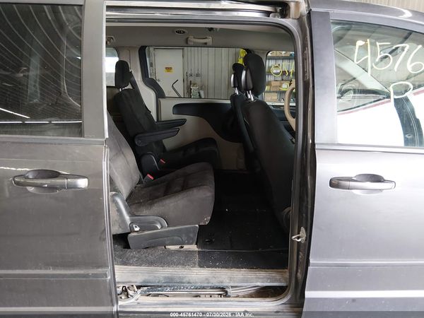 2015 DODGE GRAND CARAVAN SXT — I8