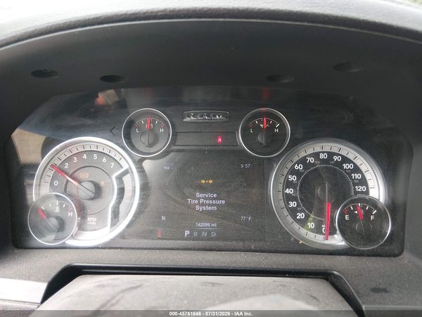 2017 RAM 1500 NIGHT  4X4 5'7 BOX
