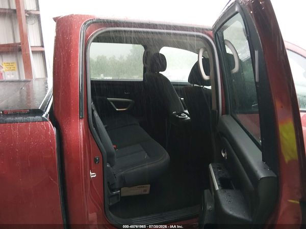 2018 NISSAN TITAN SV — I8