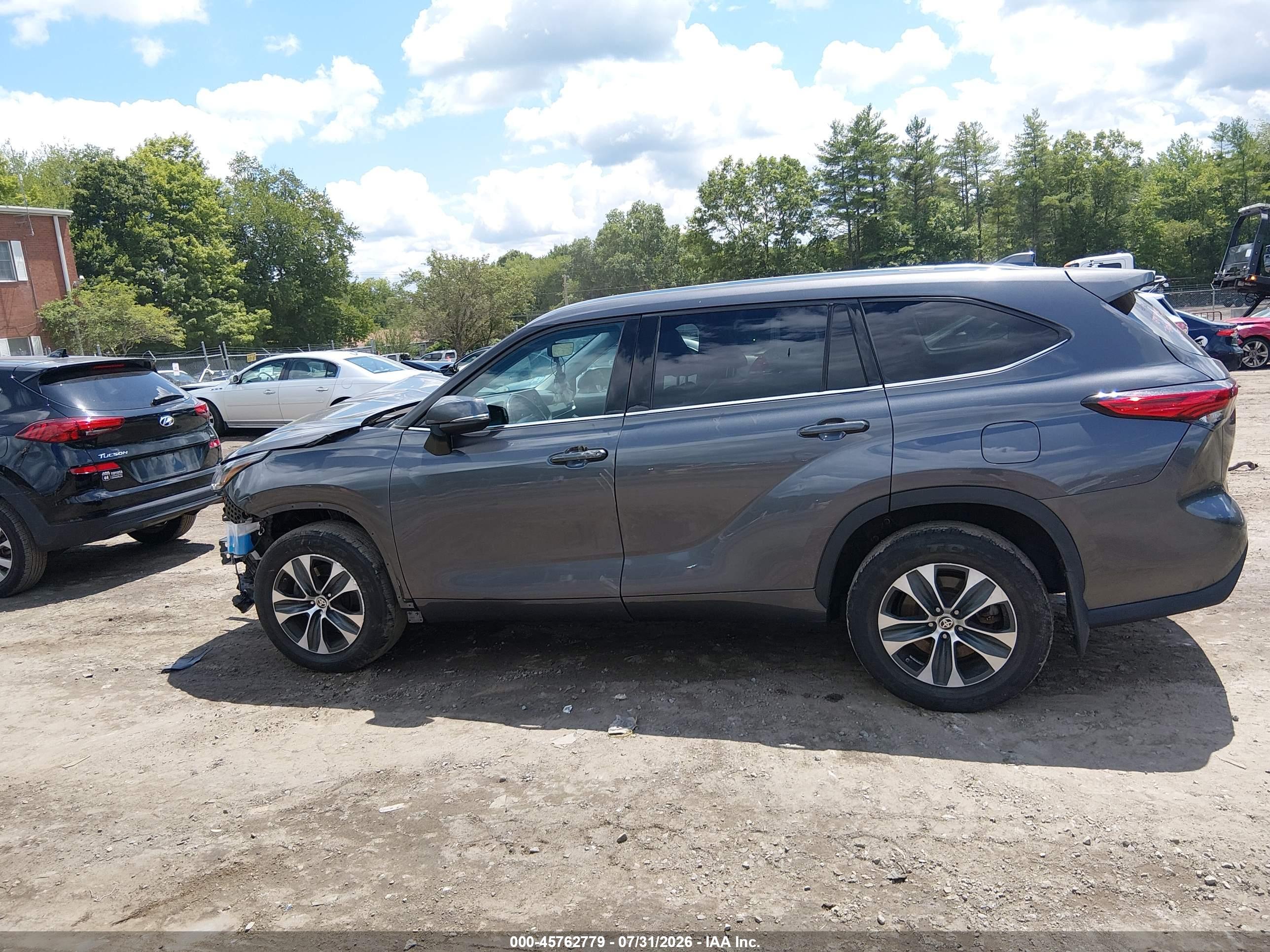 2021 TOYOTA HIGHLANDER XLE