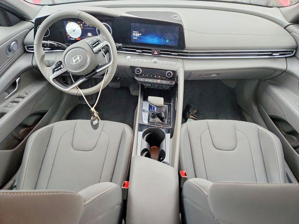 2024 HYUNDAI ELANTRA