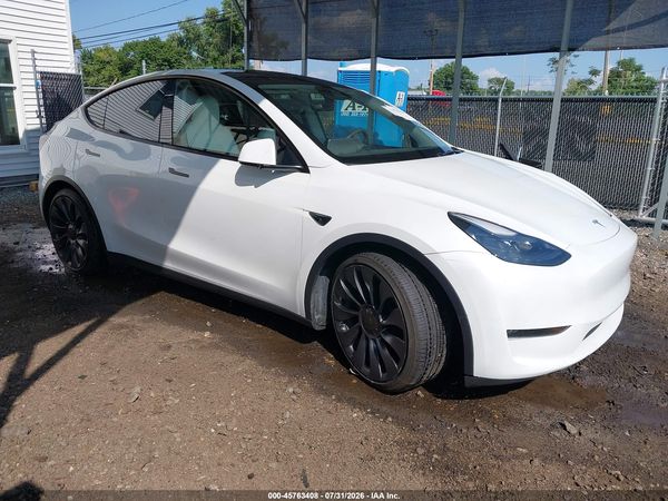 2025 TESLA MODEL Y — I1