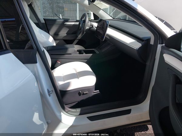 2025 TESLA MODEL Y — I5