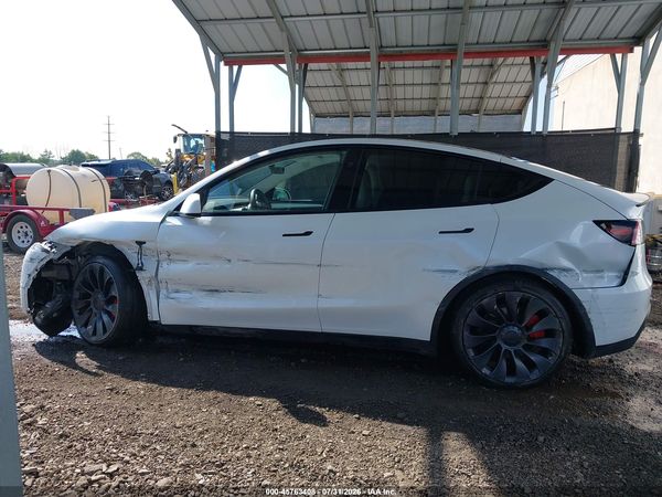 2025 TESLA MODEL Y — I117