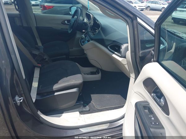 2018 CHRYSLER PACIFICA L — I5