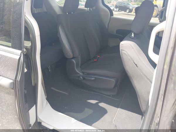 2018 CHRYSLER PACIFICA L — I8