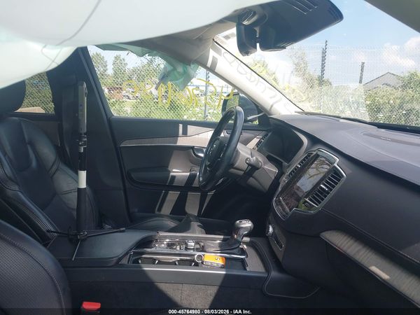 2021 VOLVO XC90