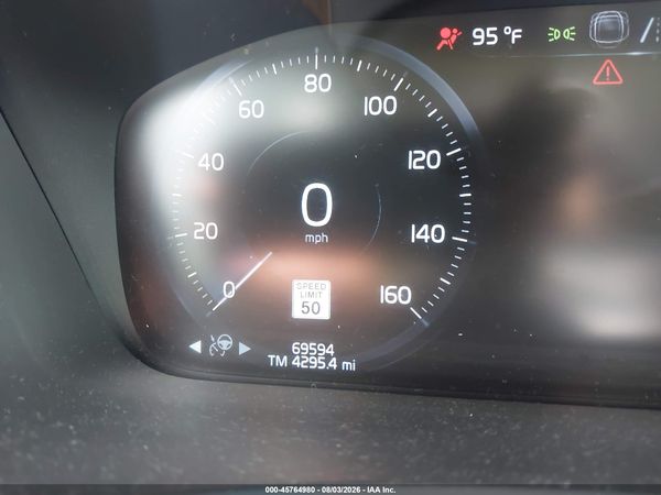 2021 VOLVO XC90