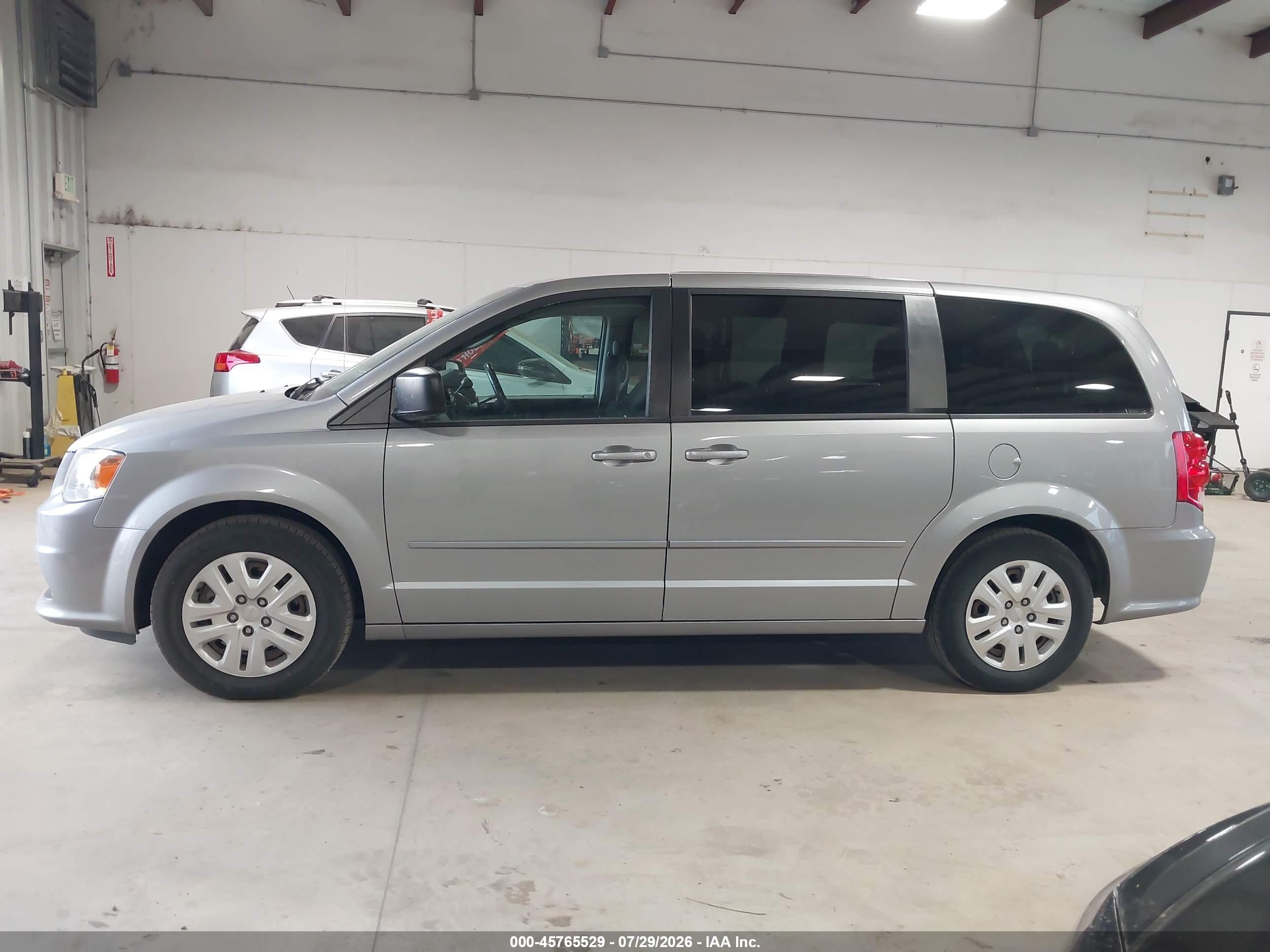 2017 DODGE GRAND CARAVAN SE