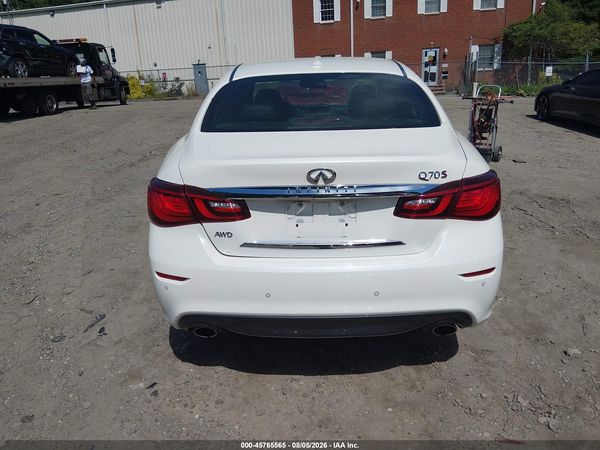 2017 INFINITI Q70 3.7X