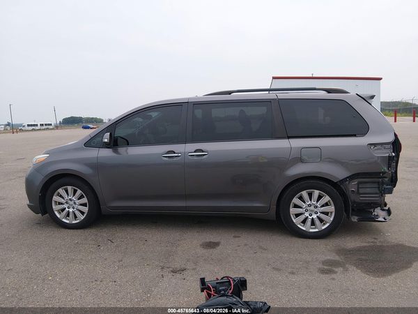 2017 TOYOTA SIENNA