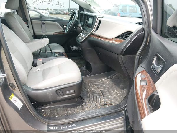 2017 TOYOTA SIENNA