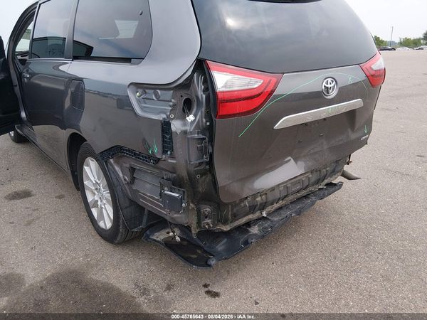 2017 TOYOTA SIENNA
