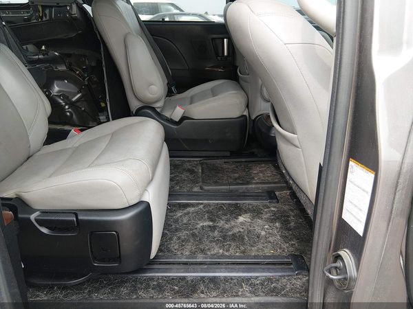 2017 TOYOTA SIENNA