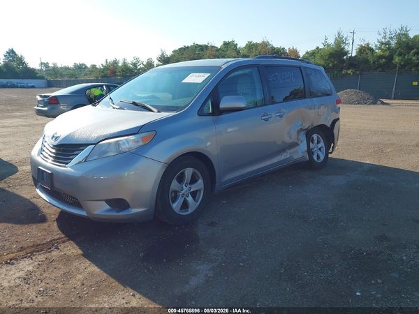 2012 TOYOTA SIENNA — I2