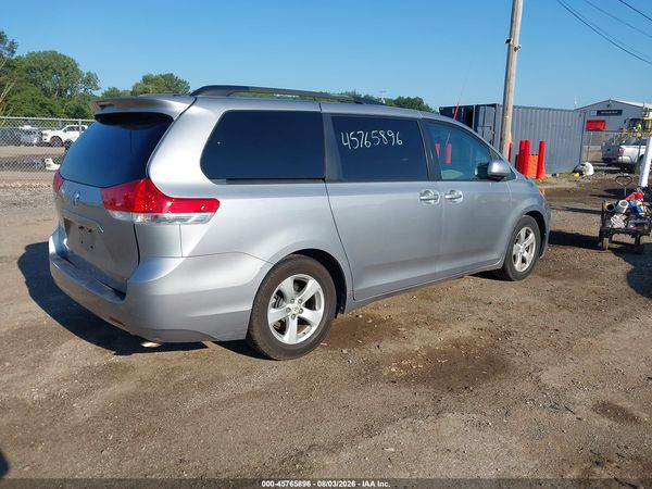 2012 TOYOTA SIENNA LE V6 8 PASSENGER — I4