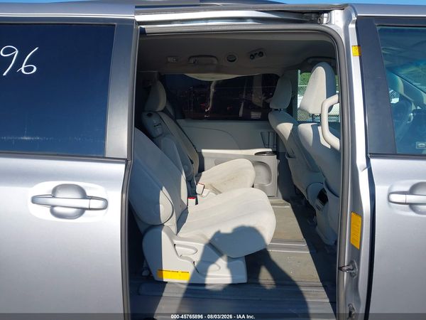 2012 TOYOTA SIENNA LE V6 8 PASSENGER — I8