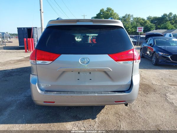 2012 TOYOTA SIENNA LE V6 8 PASSENGER — I119