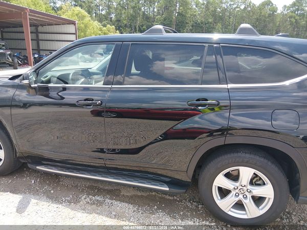 2021 TOYOTA HIGHLANDER LE