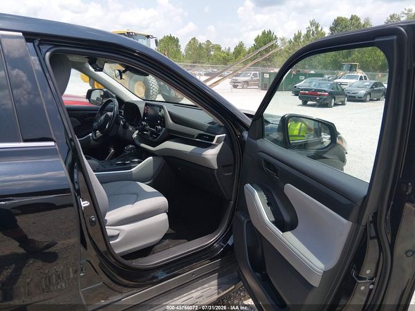 2021 TOYOTA HIGHLANDER LE