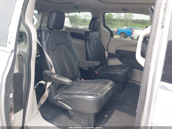 2017 CHRYSLER PACIFICA LIMITED — I8