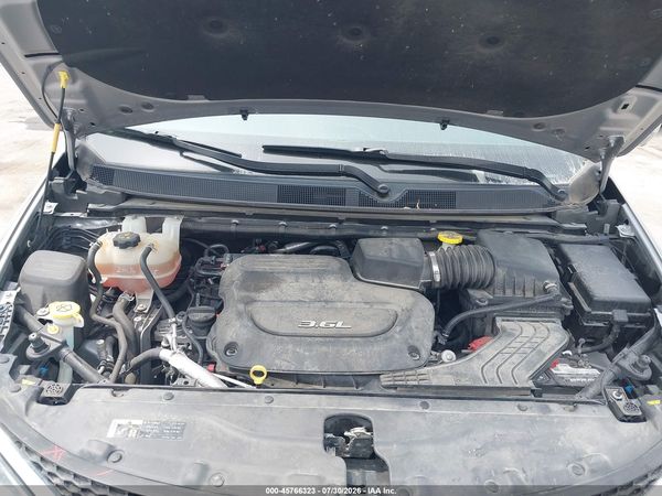 2017 CHRYSLER PACIFICA LIMITED — I10