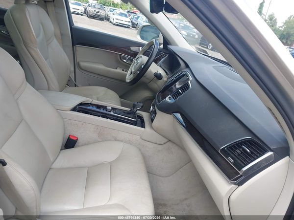 2016 VOLVO XC90 T6 MOMENTUM