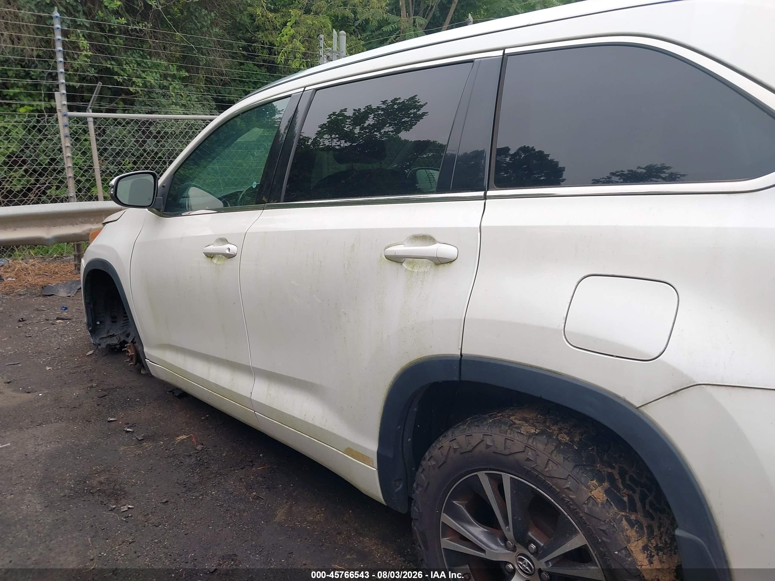 2016 TOYOTA HIGHLANDER XLE V6