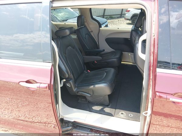 2021 CHRYSLER PACIFICA TOURING L — I8