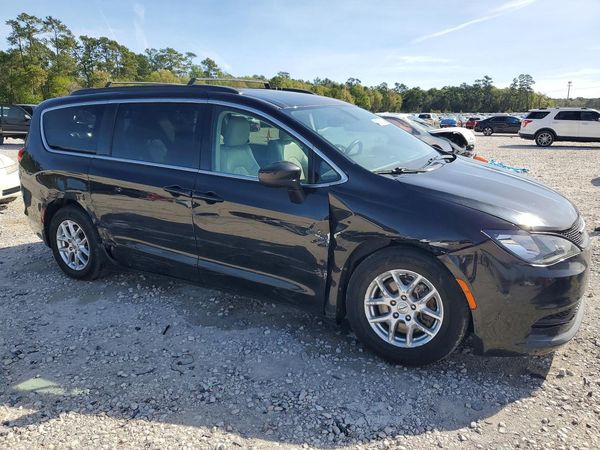 2021 CHRYSLER VOYAGER