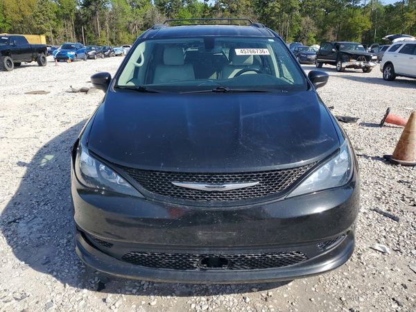 2021 CHRYSLER VOYAGER