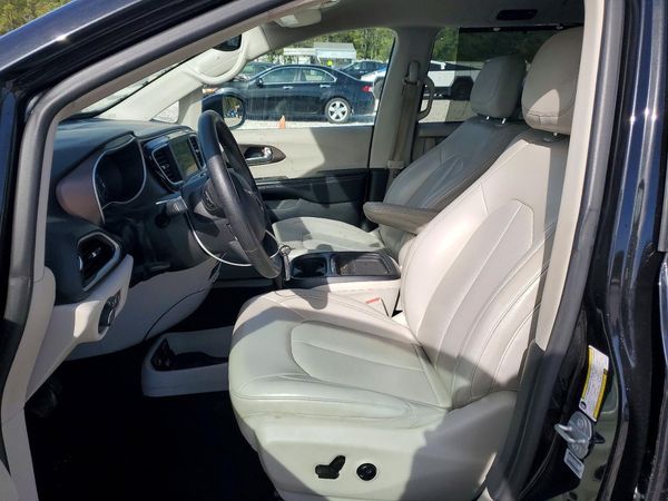 2021 CHRYSLER VOYAGER